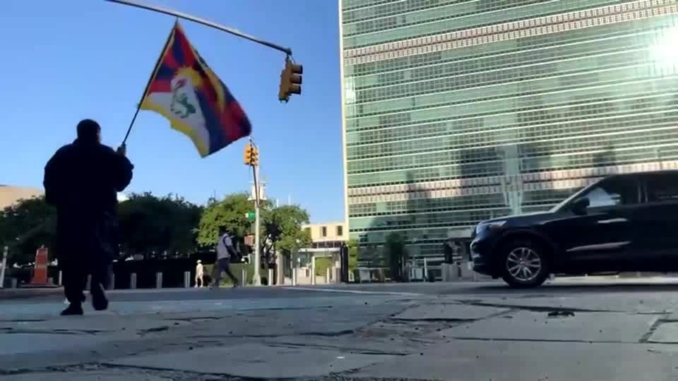 Ativista tibetano morre em protesto em frente à ONU em Nova York
