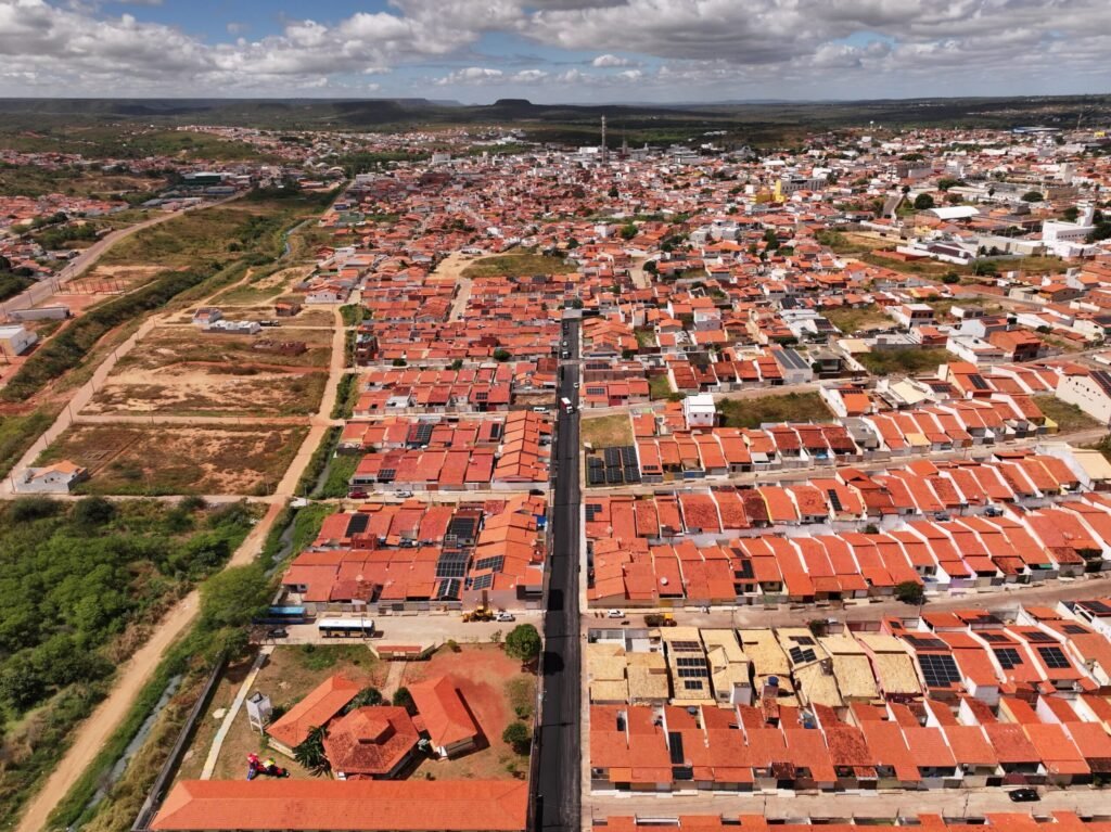 Araripina expande pavimentação asfáltica em três bairros