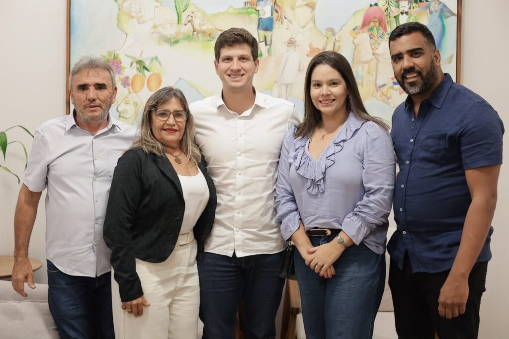 João Campos recebe apoio de lideranças de Ferreiros em Pernambuco
