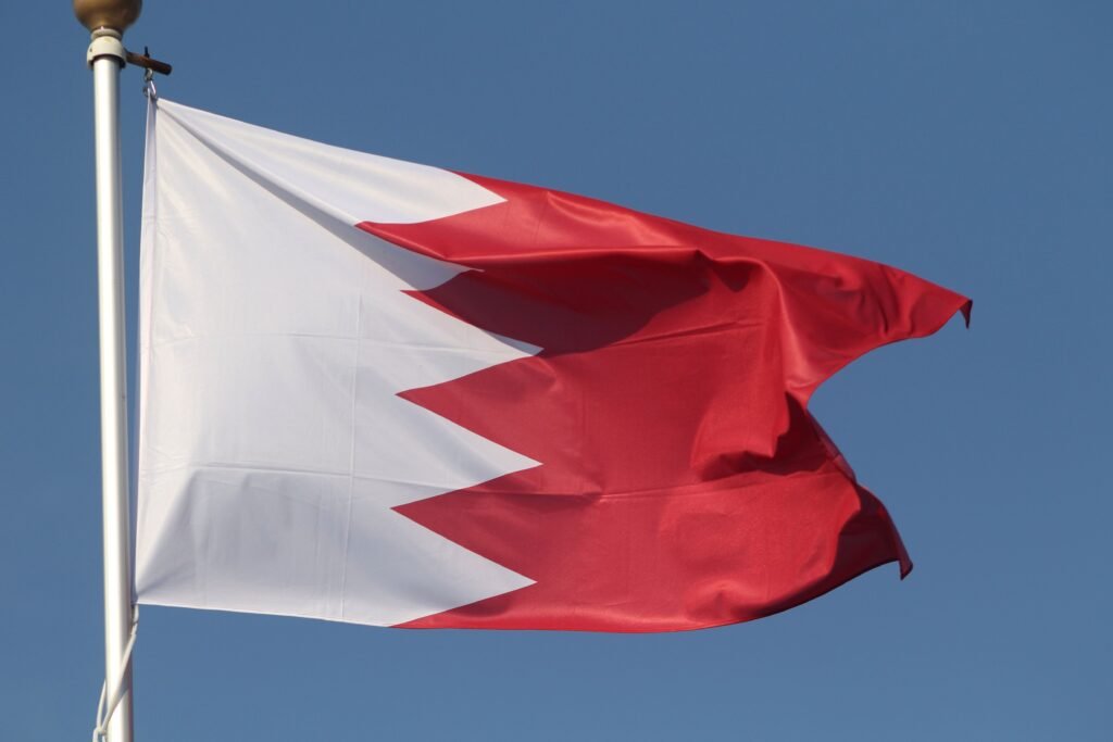 Tensão no Bahrein: sirenes soam em meio a ameaças do Irã