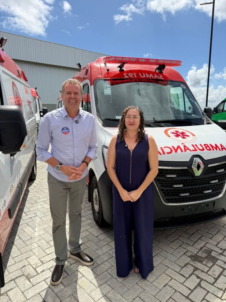 Ouricuri reforça saúde com novas ambulâncias e micro-ônibus adaptado