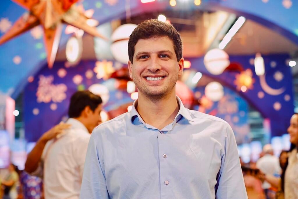João Campos destaca cultura pernambucana em visita à Fenearte
