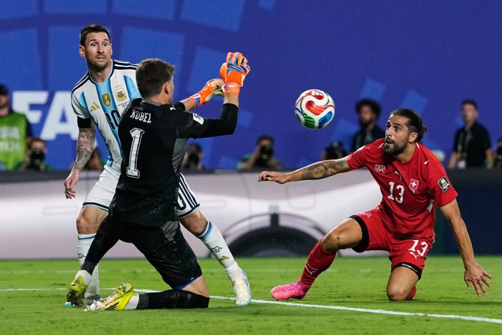 Argentina supera Suíça na prorrogação e avança para semifinal da Copa