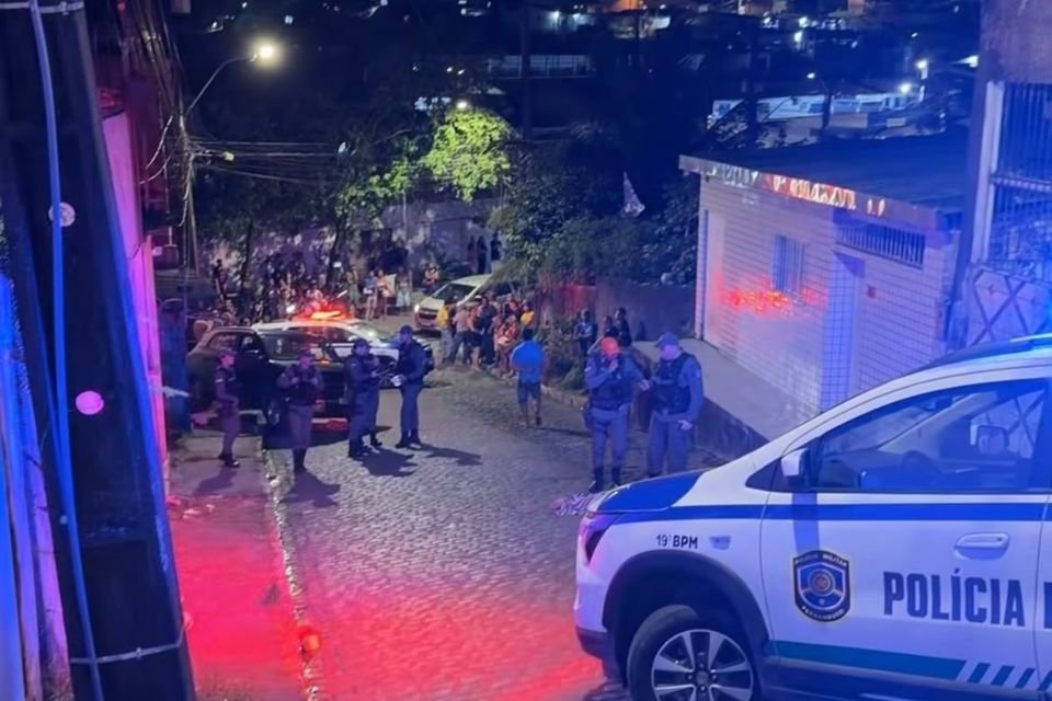 Mulher morre após carro desgovernado atingir residência no Recife
