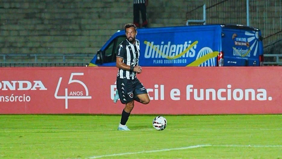 Nenê brilha em vitória do Botafogo-pb após cobertura da Copa do Mundo