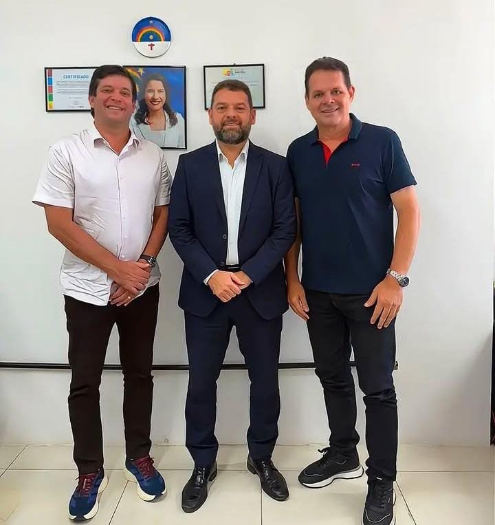 Prefeito de Xexéu busca parcerias para desenvolvimento local em reunião com CEHAB