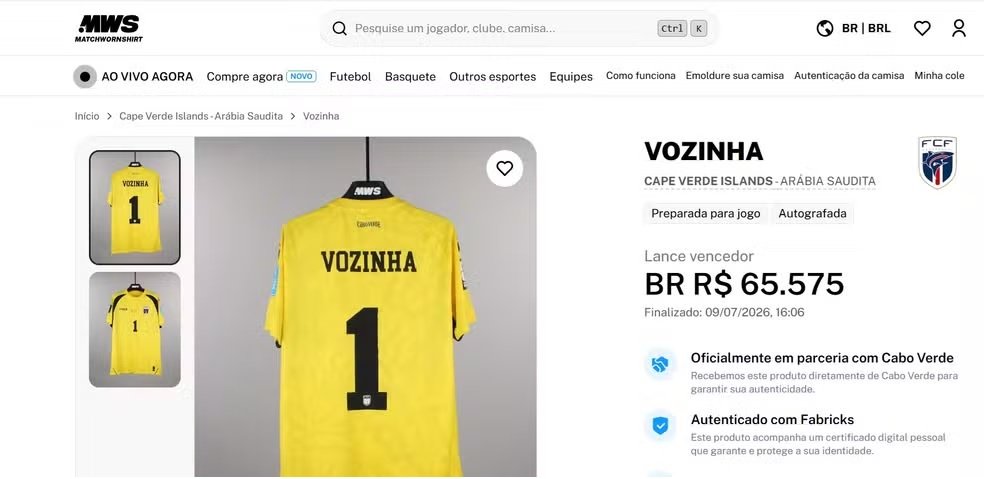 Camisa de Vozinha bate recorde em leilão e supera peças de goleiros renomados
