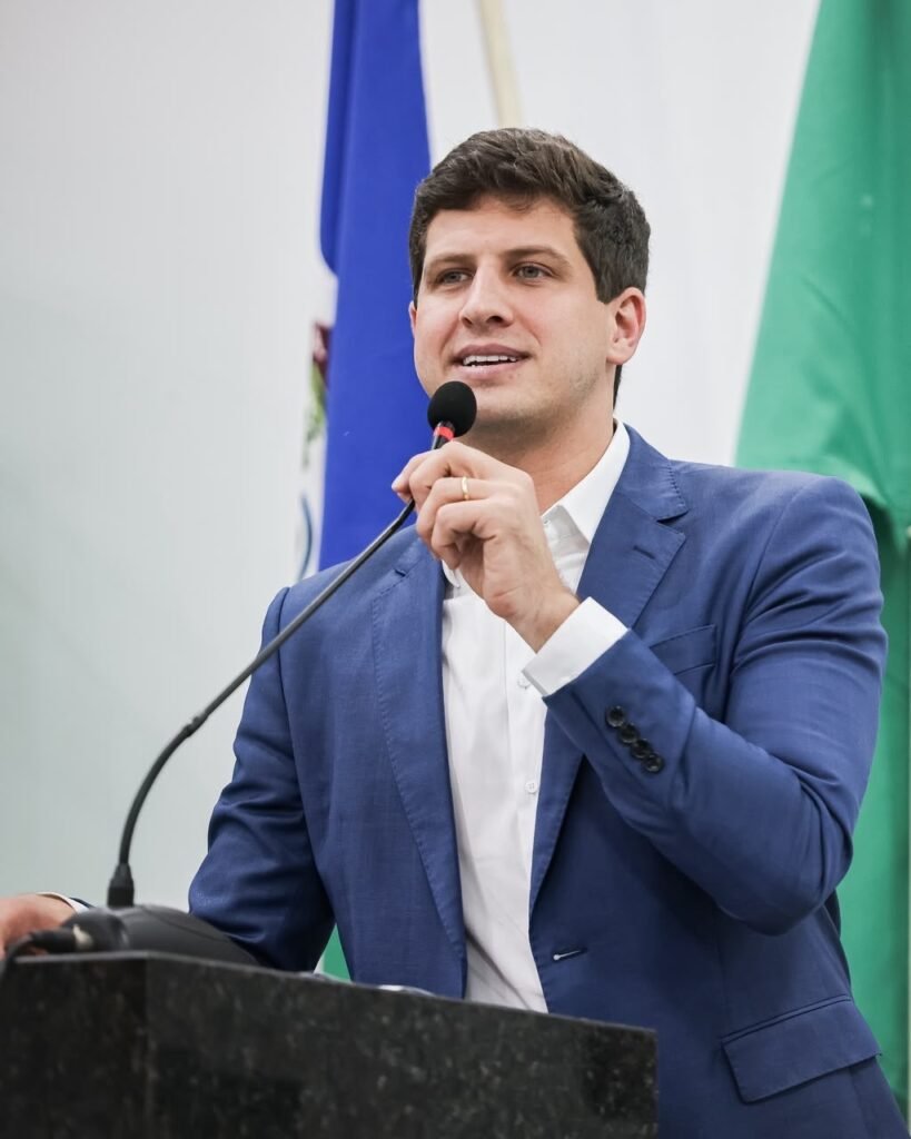 João Campos é homenageado com título de cidadão em Araçoiaba