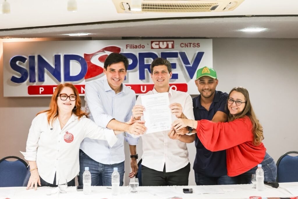 Pré-candidato ao governo de Pernambuco firma compromissos com trabalhadores de aplicativos