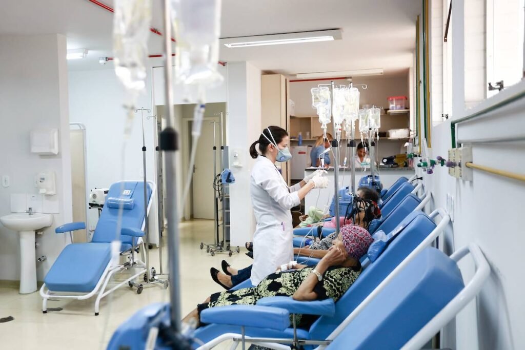 Paciente com câncer teme interrupção de tratamento após rompimento de contrato