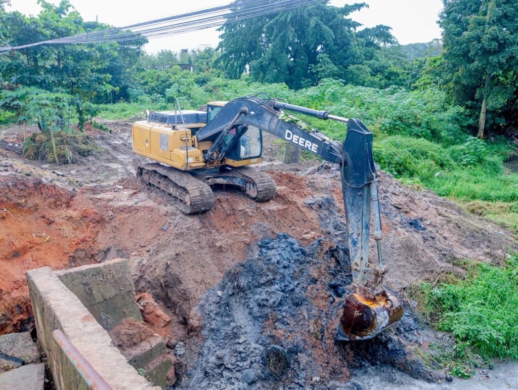 Paulista inicia obras para recuperar drenagem sob ponte