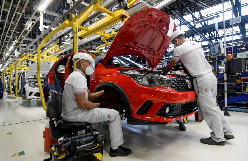 Stellantis anuncia 2 mil novos empregos no Brasil em 2023