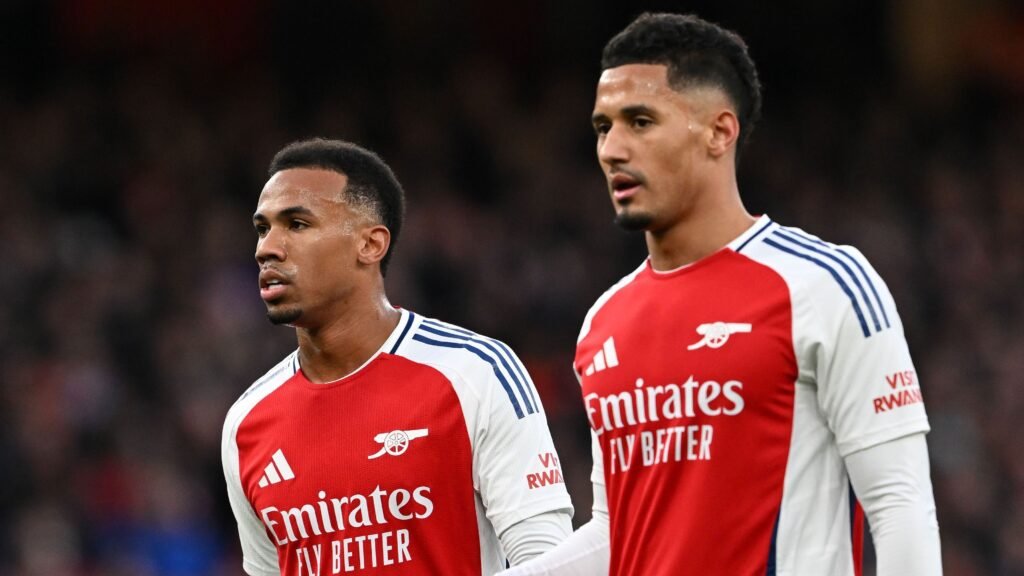 Lesão afasta zagueiro do Arsenal por tempo indeterminado