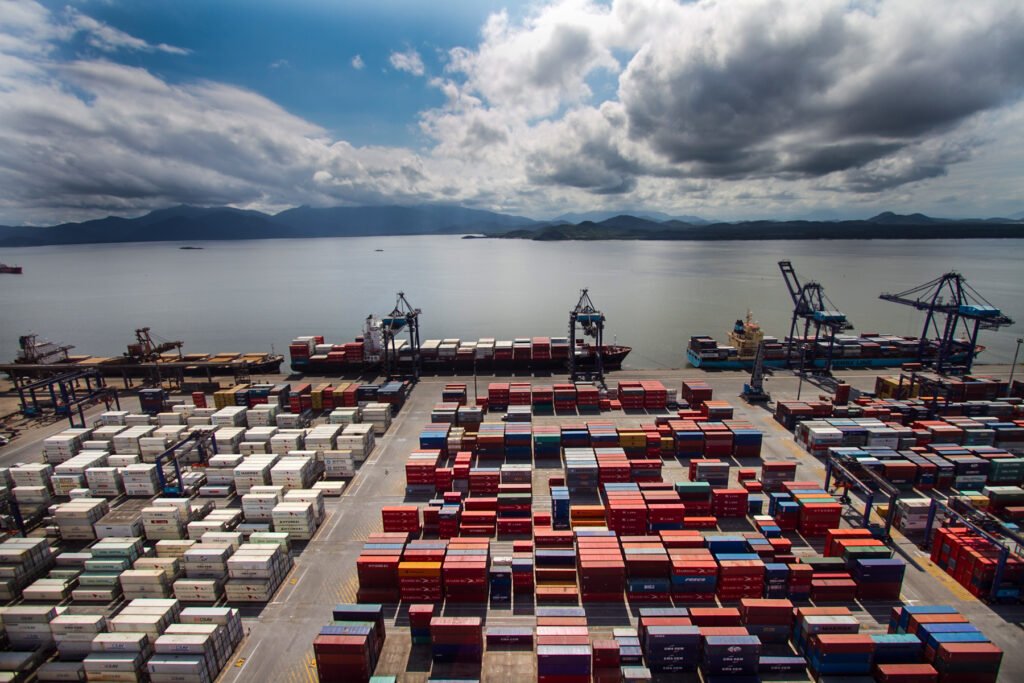 EUA aplicam nova tarifa de 12,5% ao Brasil por trabalho forçado