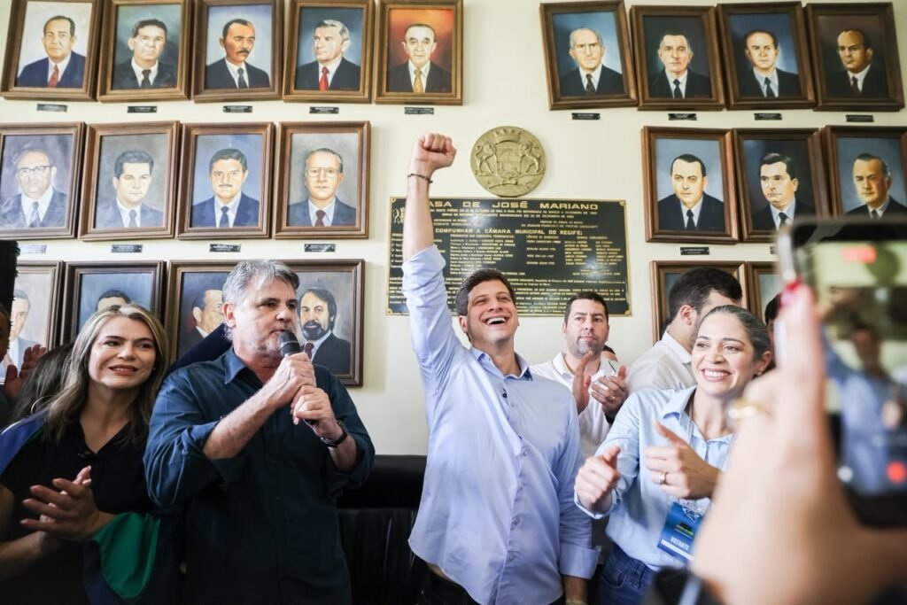 MDB reforça aliança com PSB ao apoiar João Campos em Pernambuco