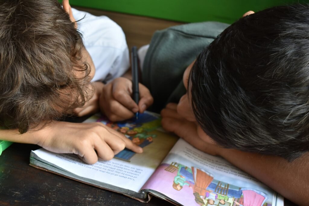Redução do atraso escolar avança na rede pública brasileira, aponta Unicef