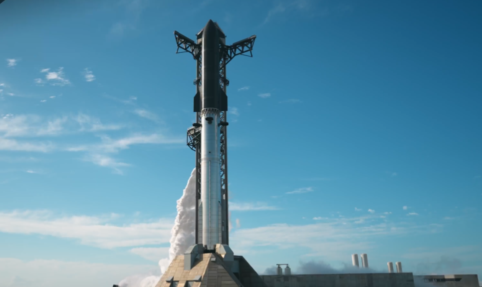 Spacex realiza 13º lançamento da Starship, maior foguete do mundo