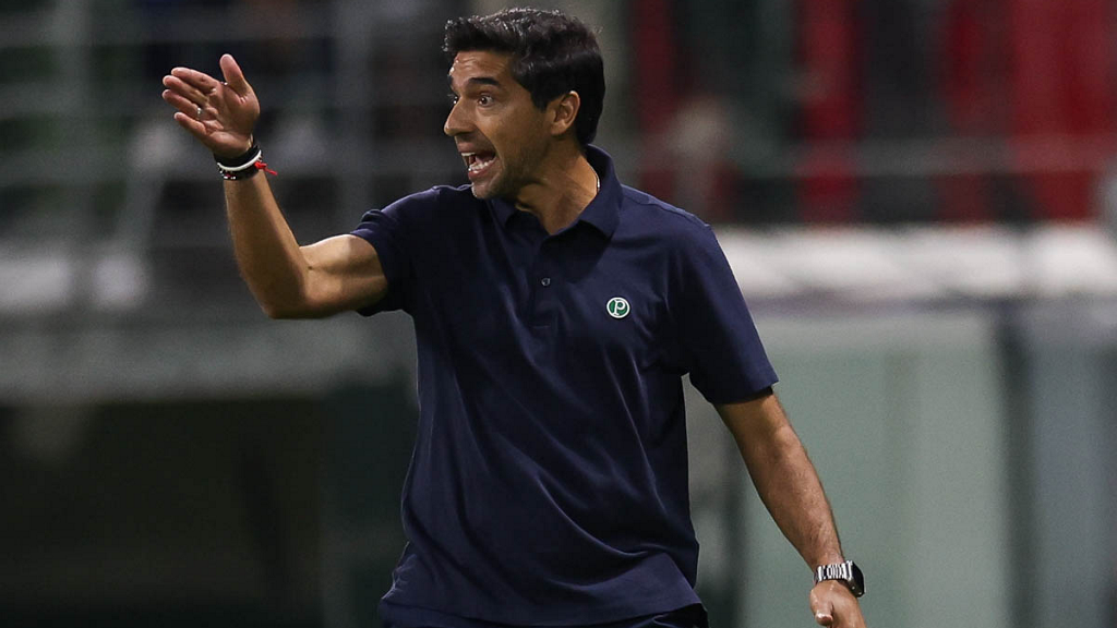 Abel Ferreira pede paciência após derrota do Palmeiras