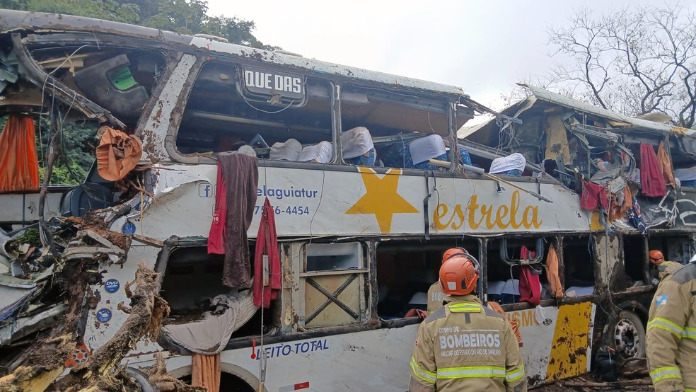 Acidente com ônibus em Petrópolis deixa nove mortos, incluindo uma criança