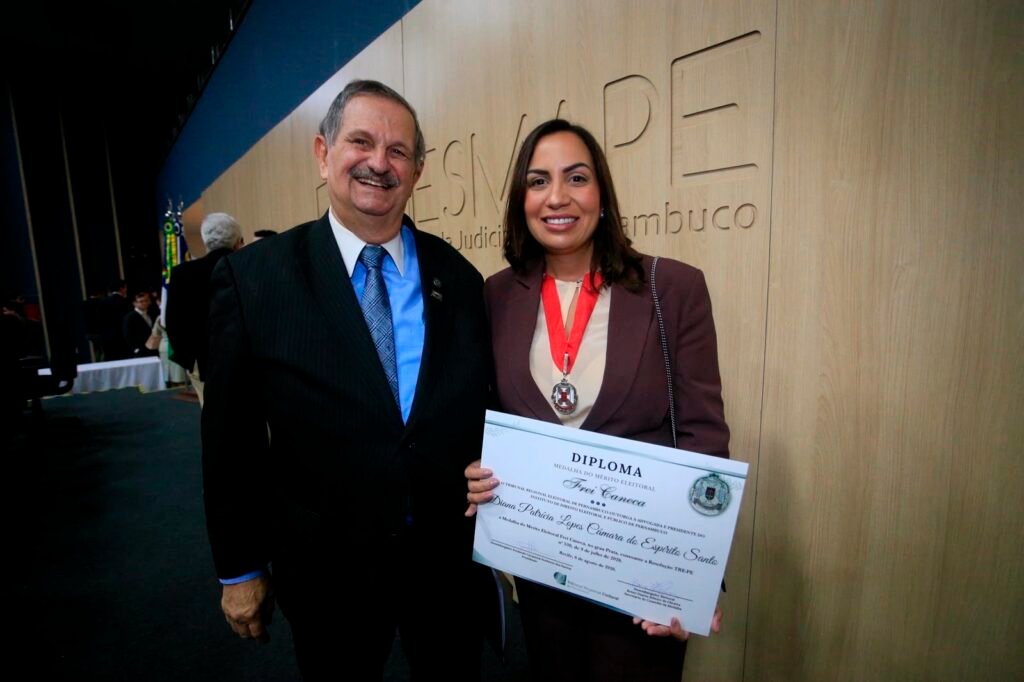 Advogada Diana Câmara é homenageada pelo Tre-pe com Medalha Frei Caneca