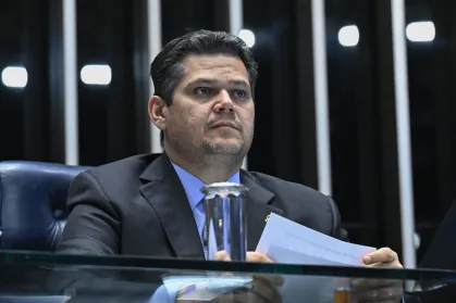 Alcolumbre planeja votação da PEC da jornada 6×1 após eleições