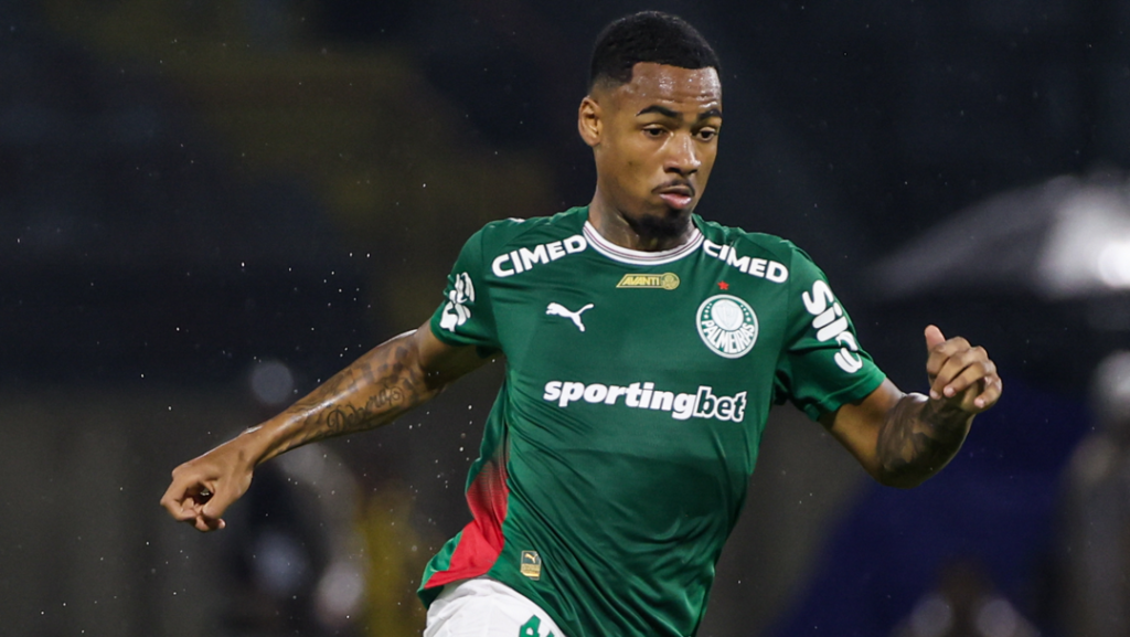 Allan é homenageado pelo Palmeiras antes de transferência para o Manchester City