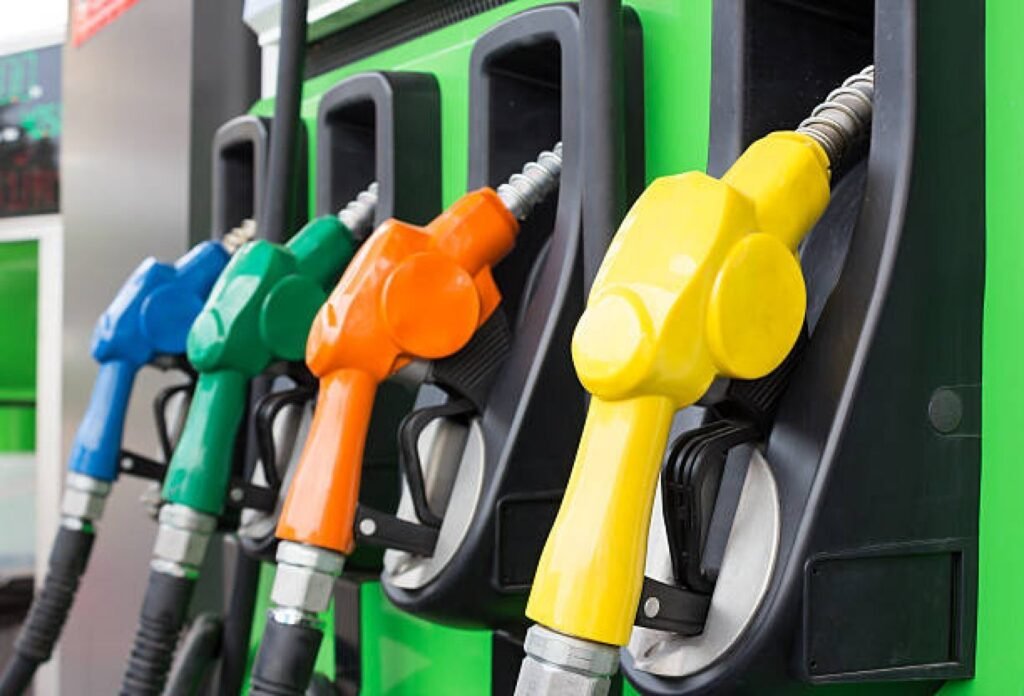 Aumento do etanol na gasolina gera debate sobre impactos nos veículos