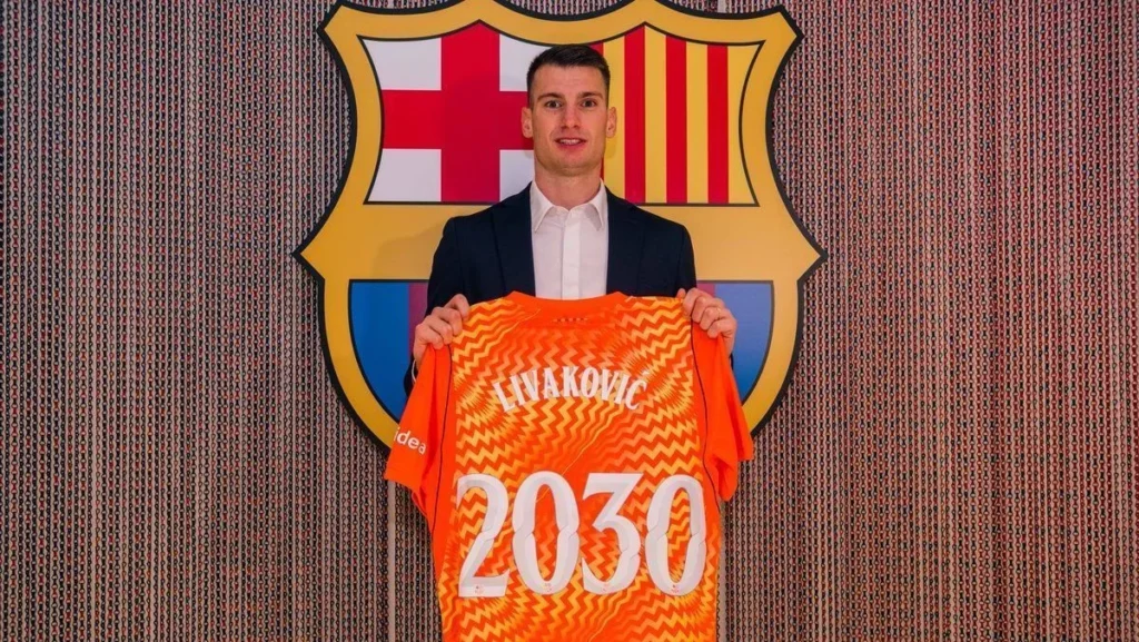 Barcelona reforça elenco com goleiro Livakovic até 2030