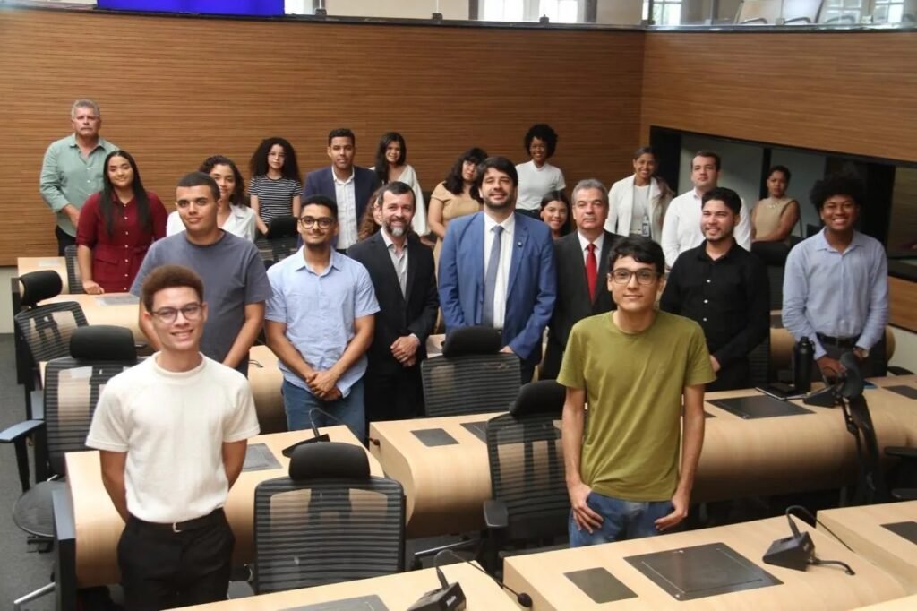 Câmara do Recife lança programa de estágio para universitários