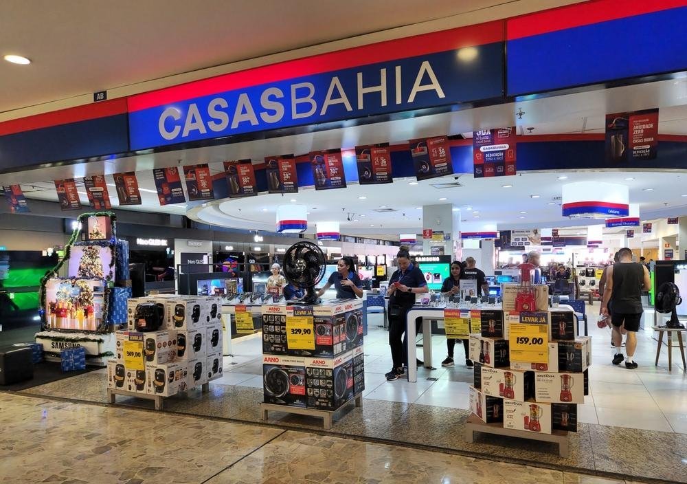 Casas Bahia encerra 300 lojas e demite 2 mil funcionários no Brasil