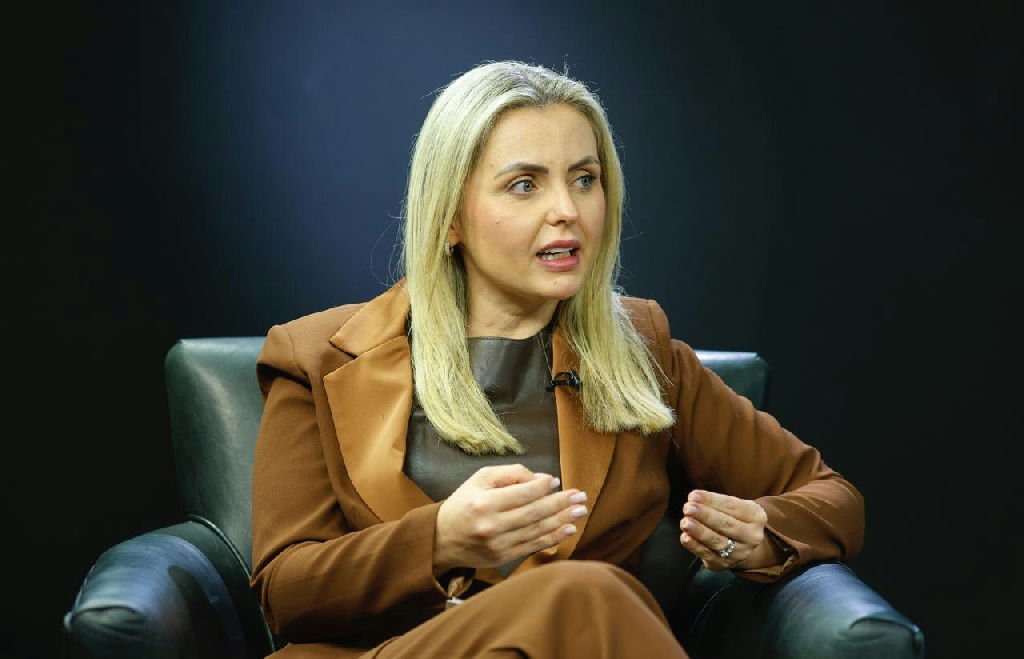 Clariana Barão propõe reforma no STF e critica escala de trabalho 6x1