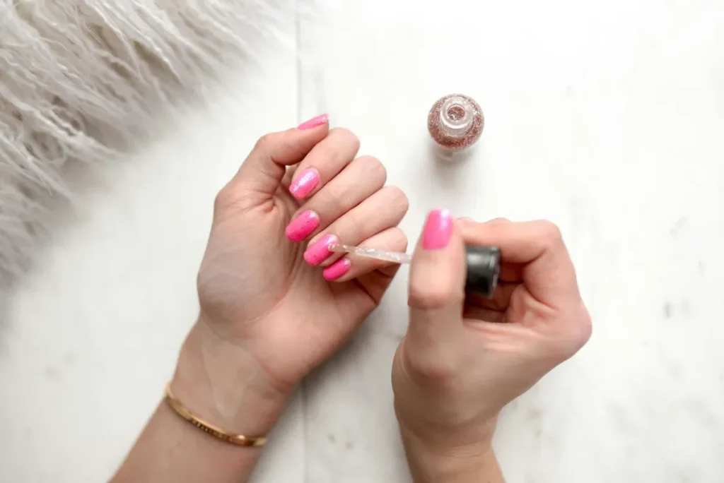 Cores de esmalte podem refletir traços de personalidade, diz especialista