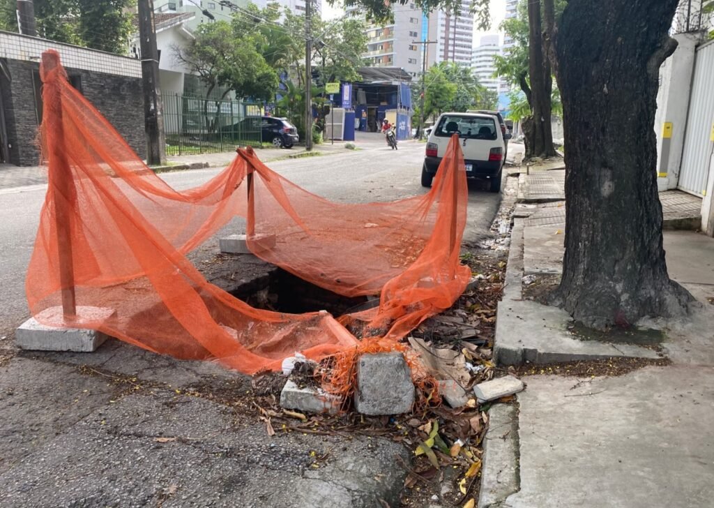 Cratera no Rosarinho expõe desafios de infraestrutura no Recife