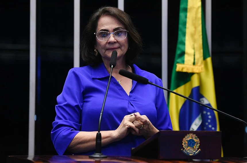 Damares Alves pede investigação contra Lula por uso político da Petrobras