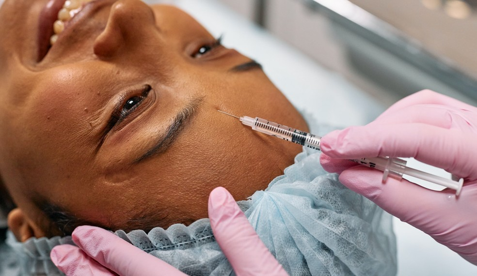 Decisão judicial impede dentistas de realizarem harmonização facial
