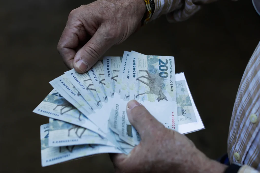 Deflação de 0,40% no Ipca-15 em agosto de 2026 reflete queda em energia e transportes