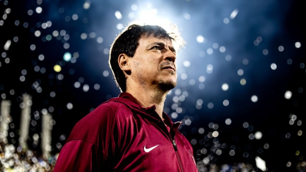 Fernando Diniz atinge marca histórica no Corinthians e iguala Tite