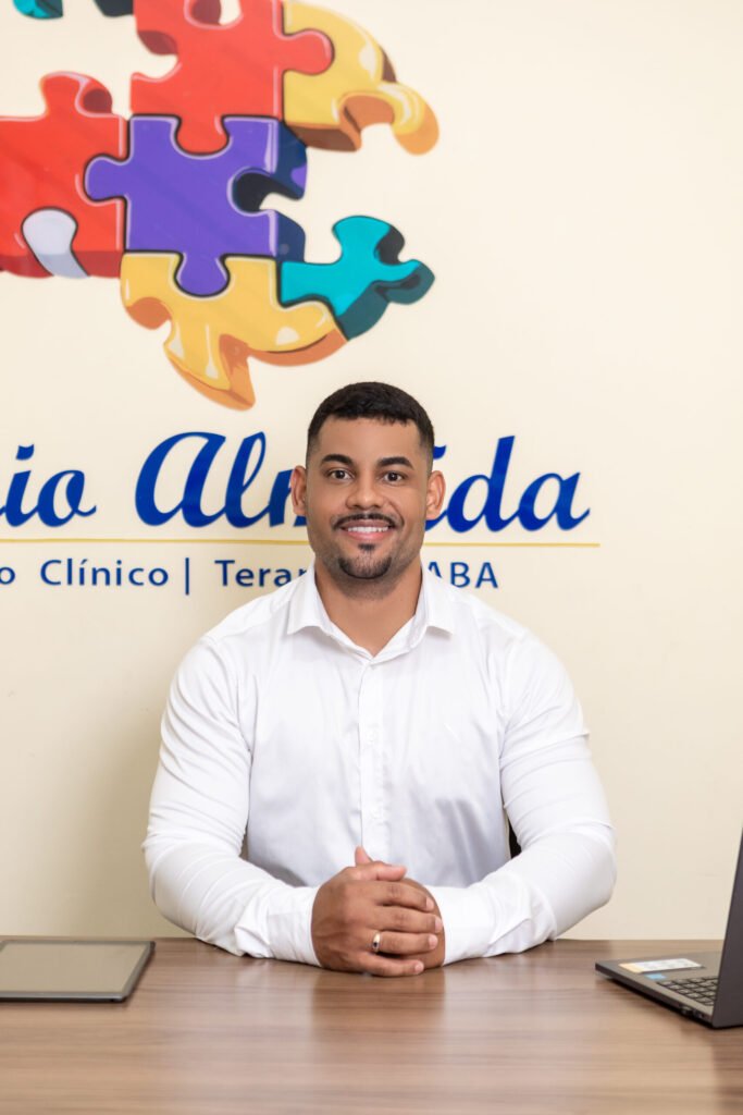 Genésio Almeida recebe reconhecimento por excelência em terapia infantil no Nordeste