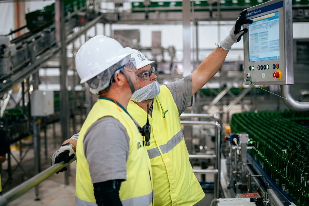 Heineken oferece vagas de estágio com benefícios e bolsa de até R$ 1.920