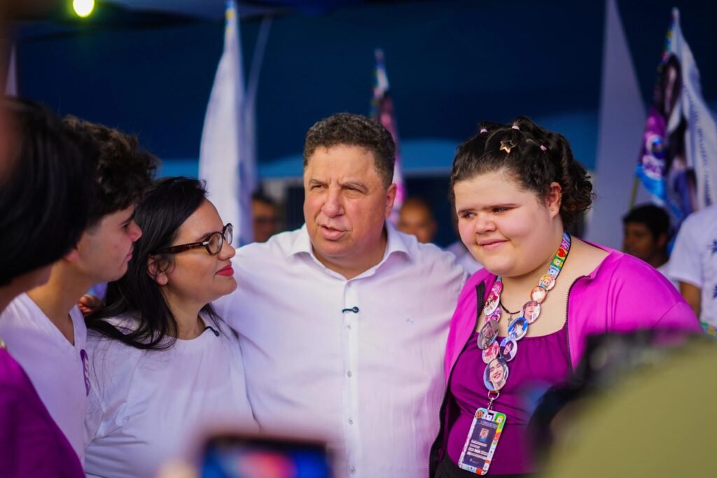 Inclusão nas eleições: Cleiton e Michele Collins inauguram comitê inovador