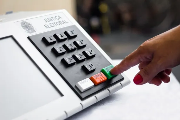 Início do horário eleitoral no rádio e TV marca campanha eleitoral