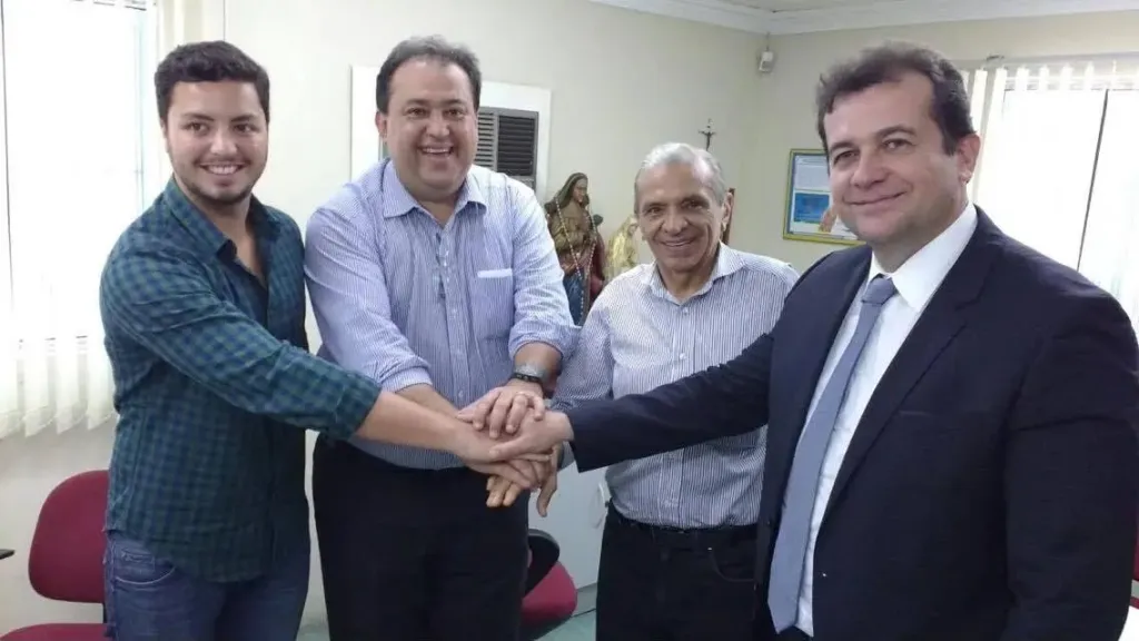 Inocêncio Oliveira apoia primos em campanha política em Pernambuco