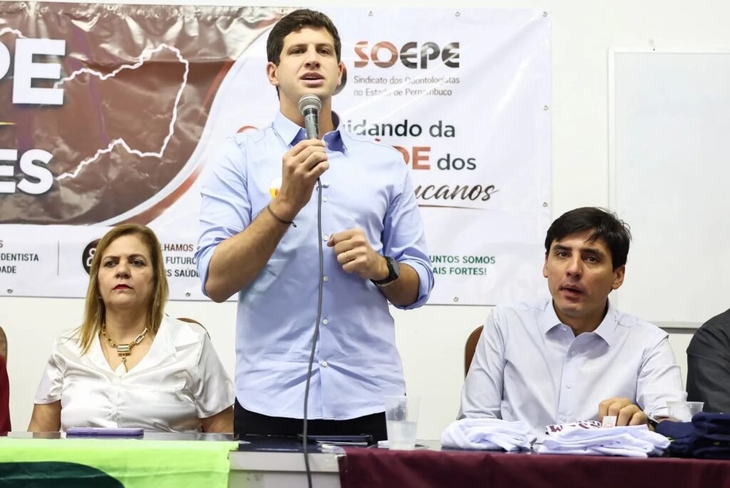 João Campos destaca diálogo com odontologistas para plano de governo