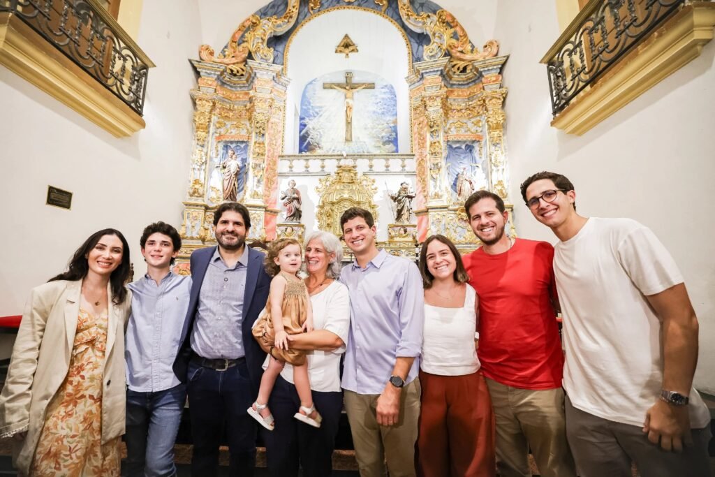 João Campos participa de missa em homenagem a São Lourenço Mártir