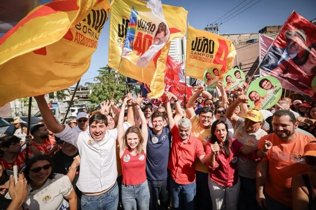João Campos reúne multidão em Brasília Teimosa e destaca compromissos para Pernambuco