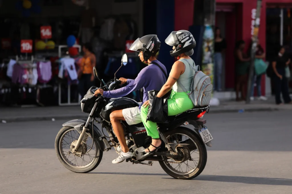 Justiça condena plataforma de moto por acidente e cria precedente no Brasil