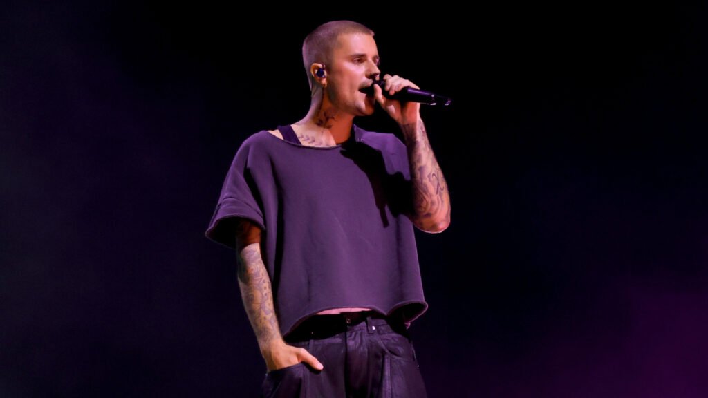 Justin Bieber surpreende paparazzi com abordagem inusitada em Los Angeles