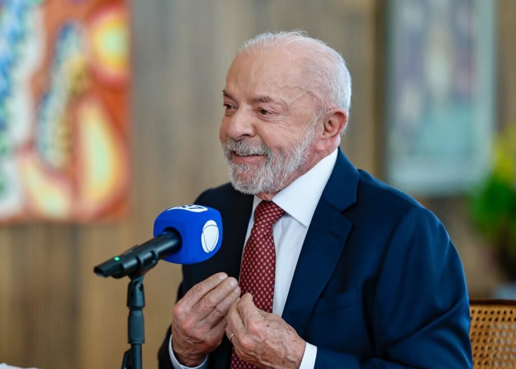 Lula destaca redução do déficit fiscal em comparação a Bolsonaro