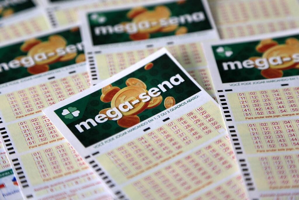 Mega-sena oferece prêmio de R$ 100 milhões neste domingo