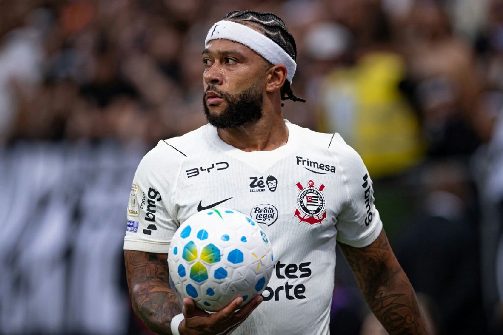 Memphis Depay destaca união após derrota do Corinthians para o Santos